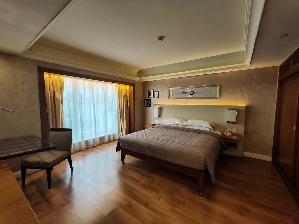 Standard Pacific Heights 2-bdr Unit Oriental Plaza(5)