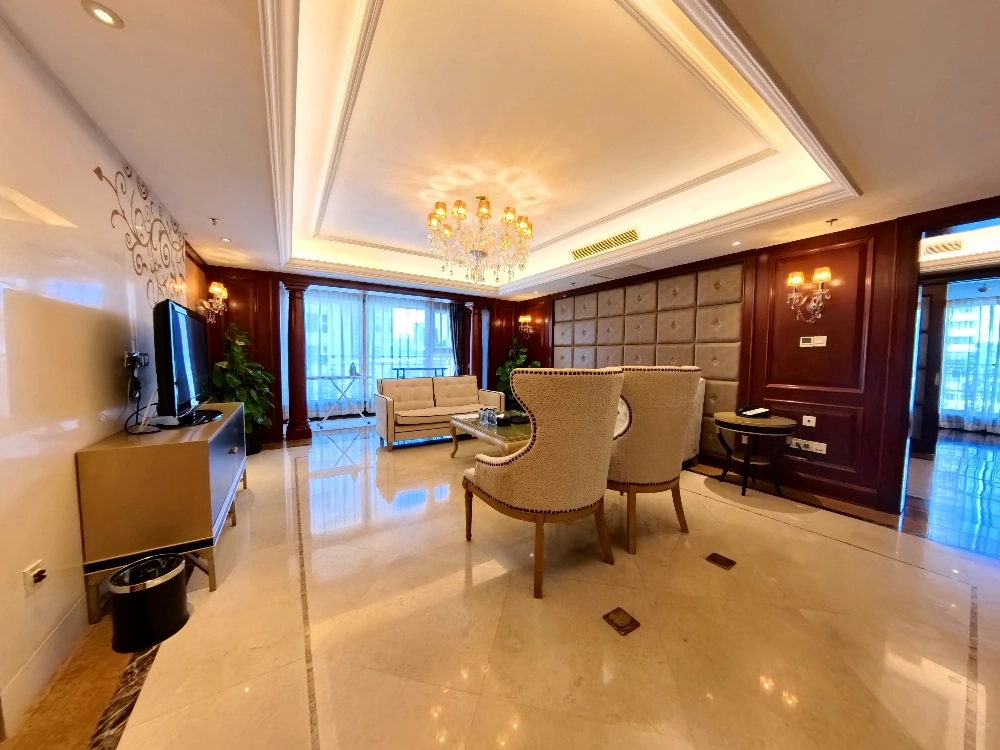 Standard Unit 03 Tower E Small 3-Bdr The Riverside Baroque Palace