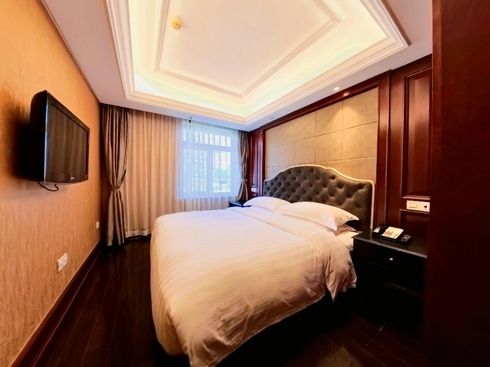 Standard Unit 03 Tower E Small 3-Bdr The Riverside Baroque Palace(10)